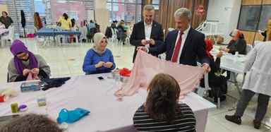 ORTAHİSAR BELEDİYESİNDEN YABANCILARA EL SANATLARI KURSU