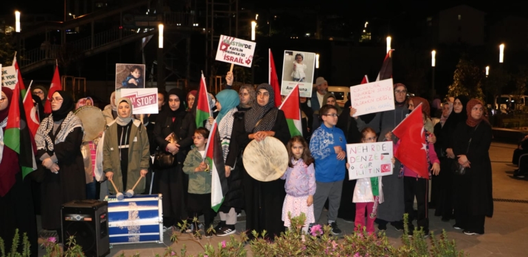 SON DAKİKA TRABZON FORUM AVM DE Starbucks’u PROTESTO ETTİLER 