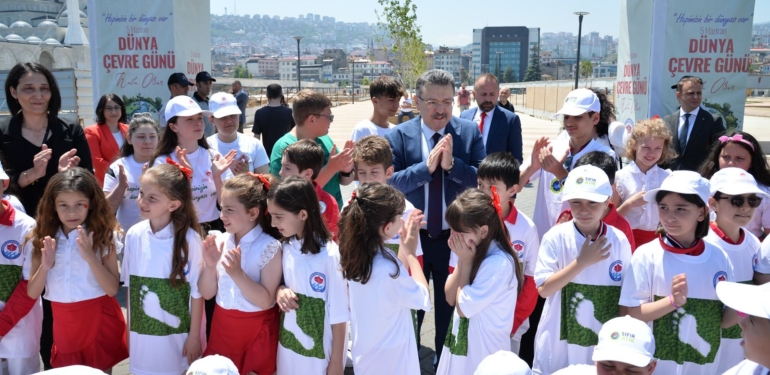 ÖĞRENCİLER FARKINDALIK DERSİ VERDİ