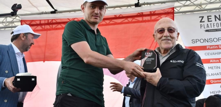 DENEYİMLİ GAZETECİ ALİ RIZA ALTINSOY ‘A PLAKET