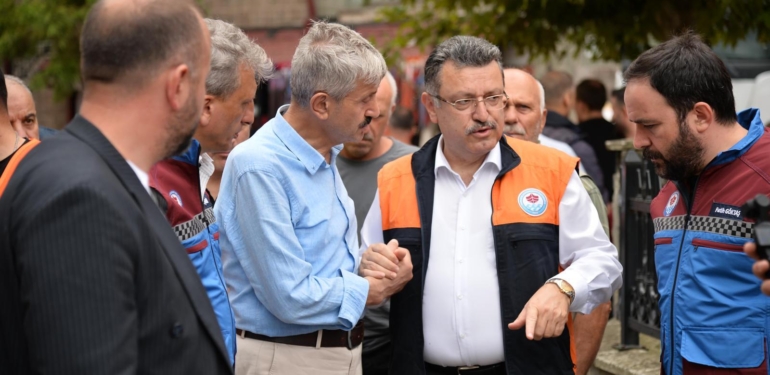 BAŞKAN GENÇ SEL BÖLGESİNDEKİ SON DURUMU AÇIKLADI